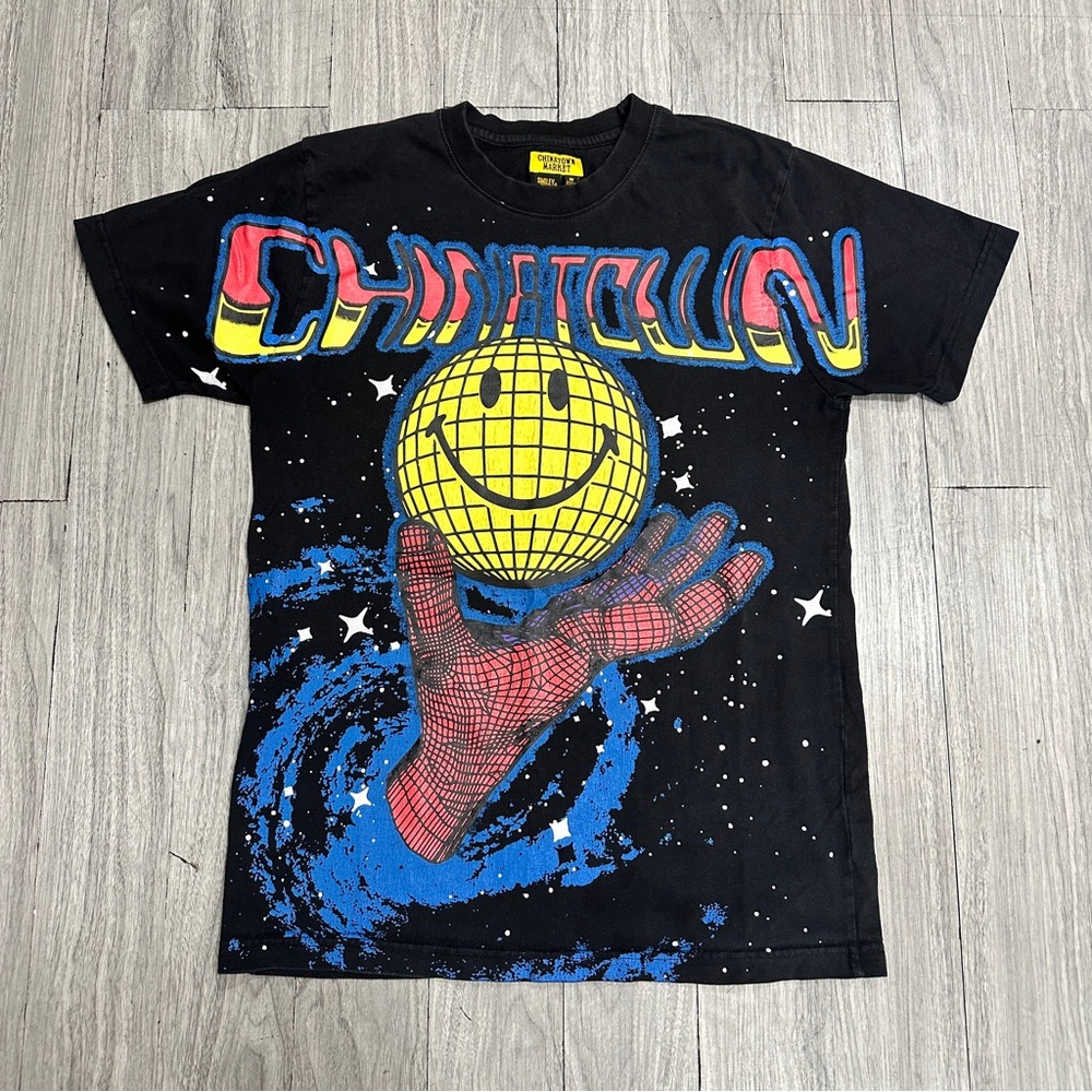 Chinatown Market Smiley In Your Hands AOP Shirt